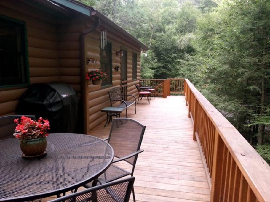 Serene & Cozy - Peaceful View - Fireplace - Creek Fleetwood 外观 照片