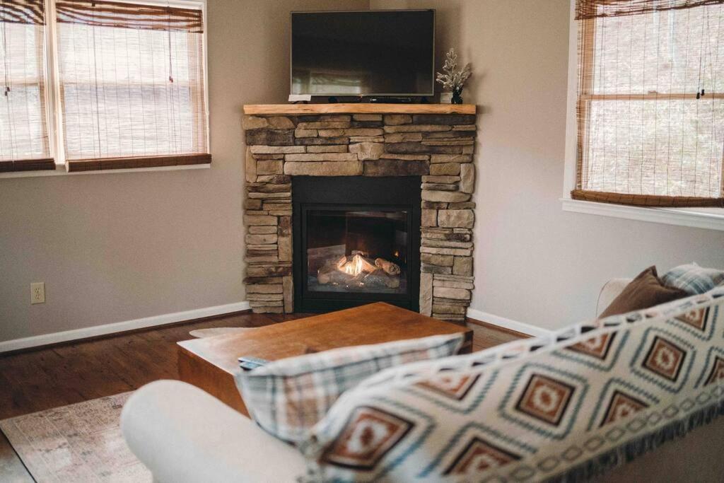 Serene & Cozy - Peaceful View - Fireplace - Creek Fleetwood 外观 照片